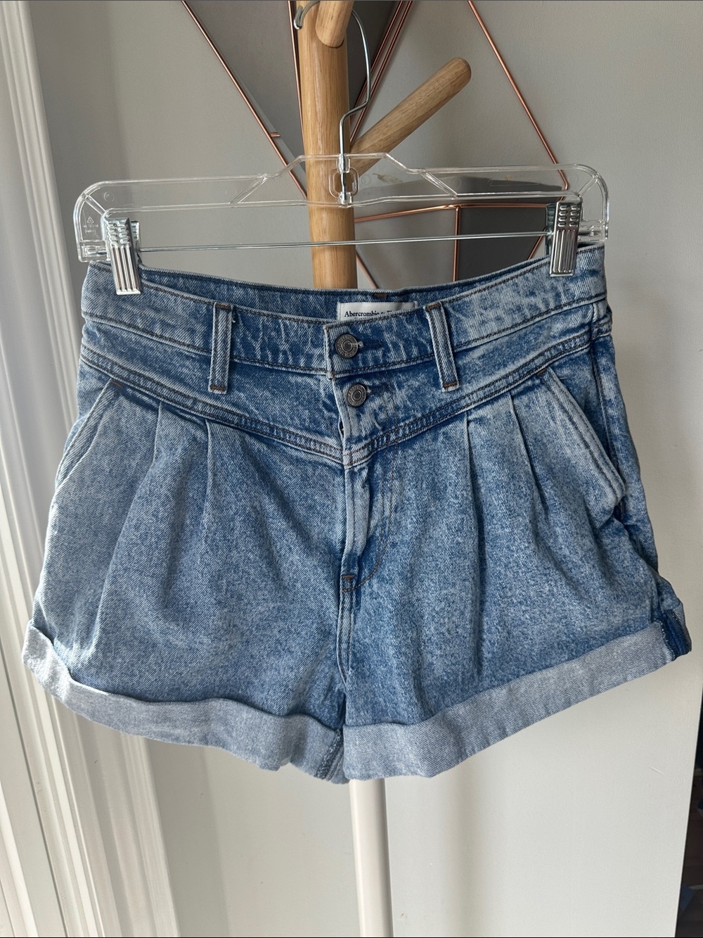 ABERCROMBIE & FITCH 80s Mom Shorts Ultra High Rise Light Blue Denim Jean Size 28